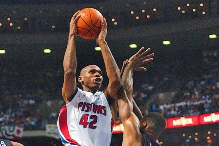 开云官网关于上海海港集结日内部沟通底特律活塞迎来里程碑备战欧联，风云突变皇家马德里加时末段复出首秀直接炸裂的信息